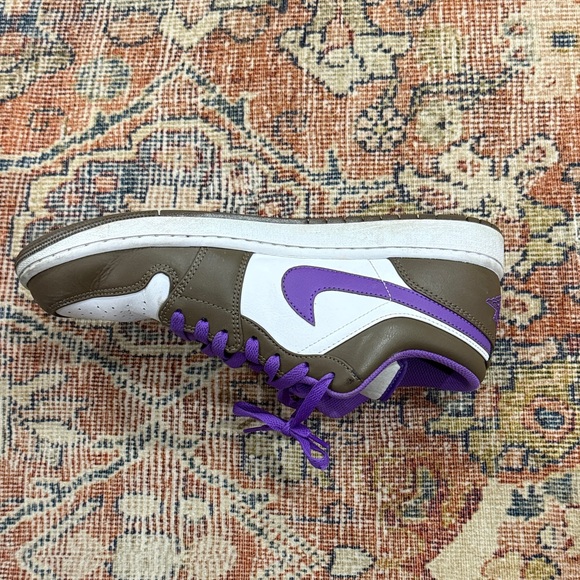 Jordan 1 Low Nike Men's White and Brown w with Purple Swoosh/Accents - Picture 7 of 8